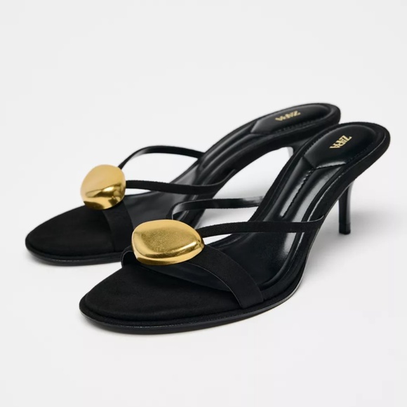 ZARA SANDALS WITH METALLIC DETAIL - Picture 1 of 4
